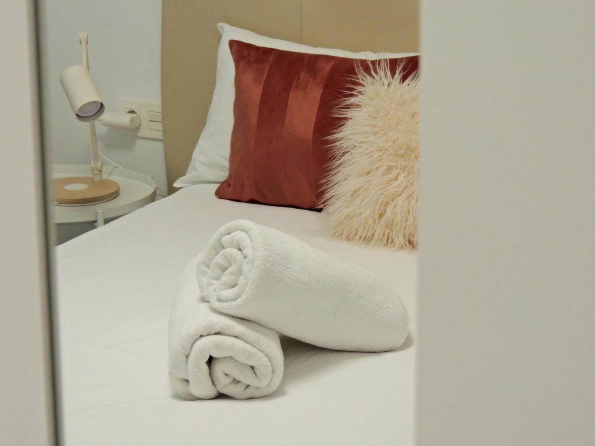 Casa Gascona Con Parking, Wifi Y Netflix Gratis!! By Delabra Apartments Oviedo Exteriör bild